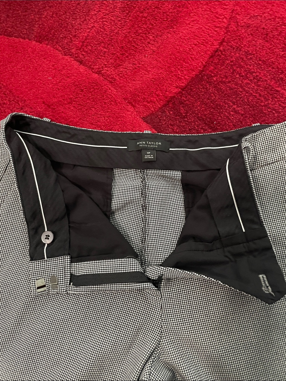 Ann Taylor Classic Straight Leg Dress Pants in Houndstooth (light gray look) - Picture 3 of 4